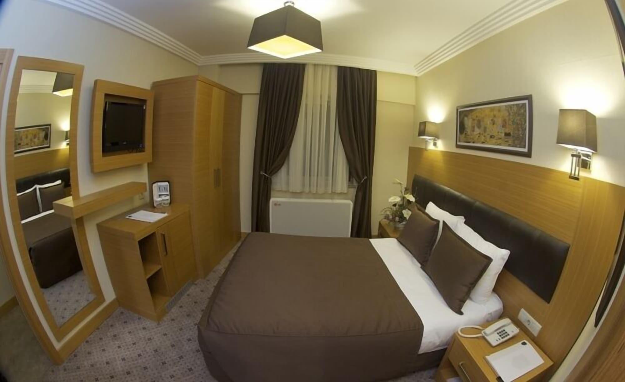 Mirilayon Hotel - Old Town Istanbul Bagian luar foto