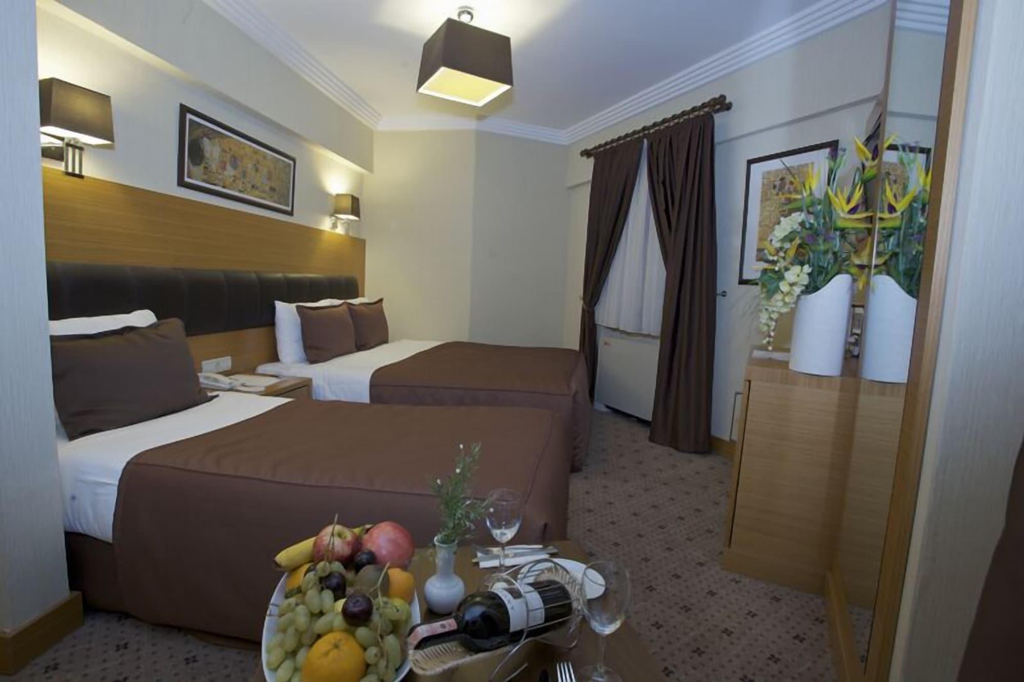 Mirilayon Hotel - Old Town Istanbul Bagian luar foto