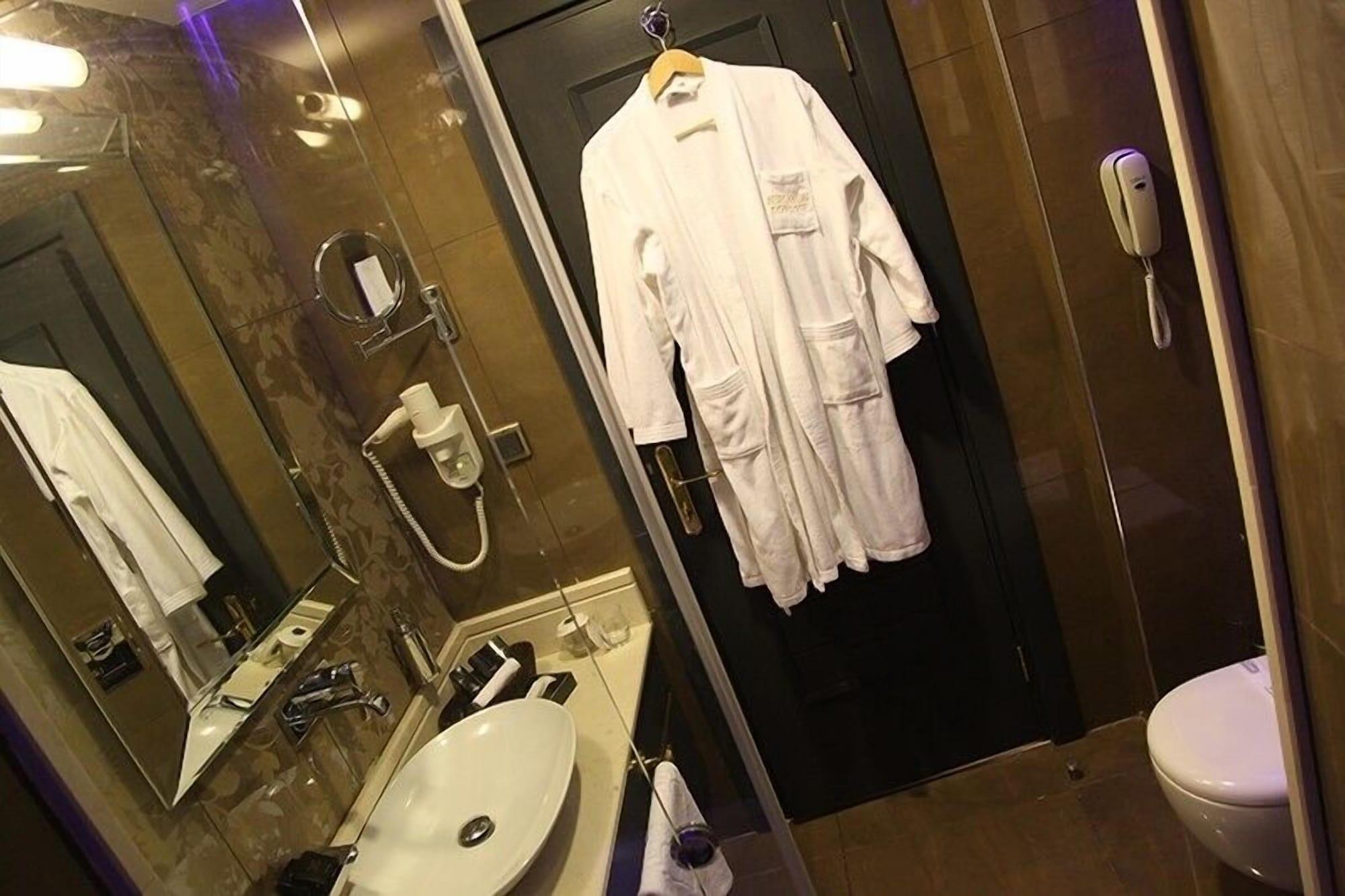 Mirilayon Hotel - Old Town Istanbul Bagian luar foto
