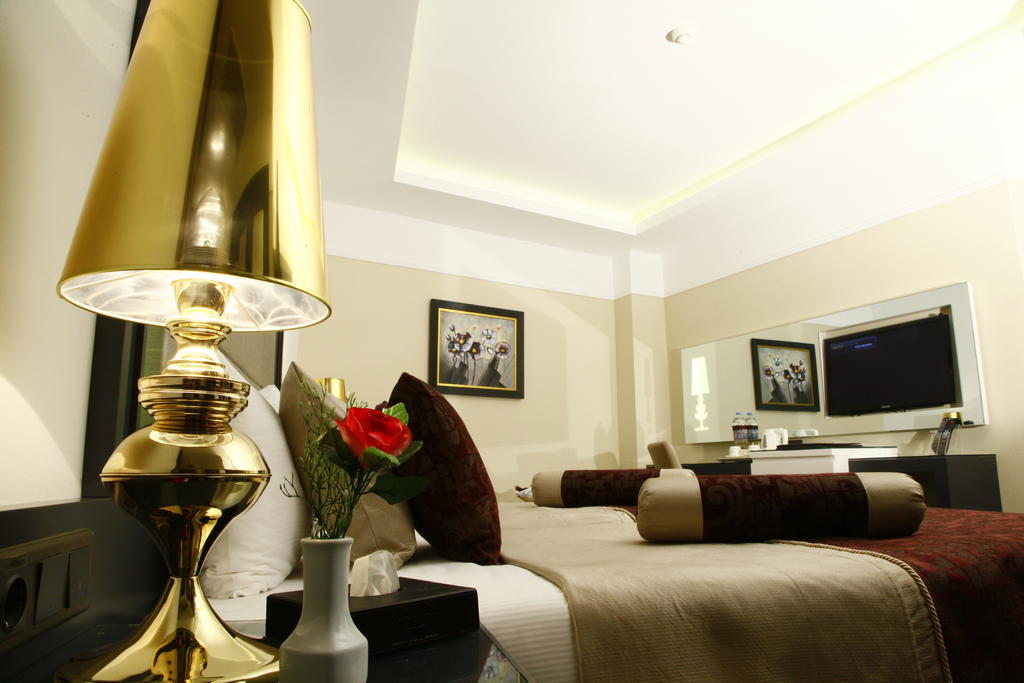 Mirilayon Hotel - Old Town Istanbul Bagian luar foto