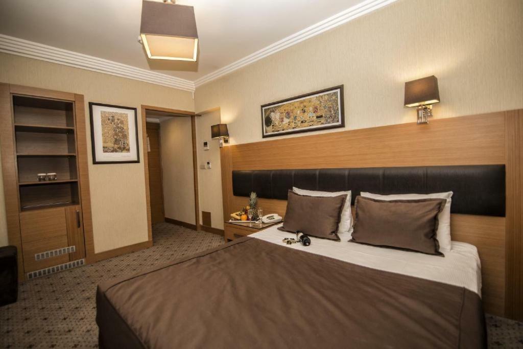 Mirilayon Hotel - Old Town Istanbul Bagian luar foto